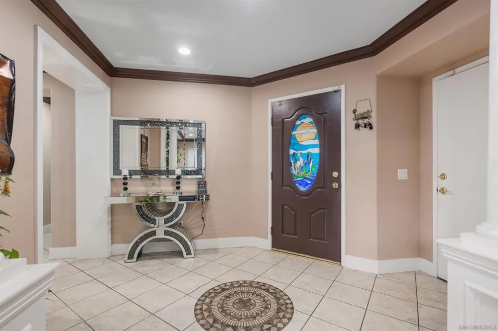 10394 Valley Waters Dr Spring Valley, CA 91978