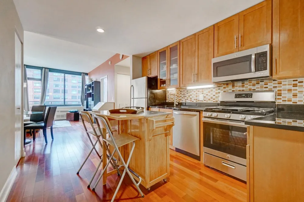 389 WASHINGTON ST Jersey City, NJ 07302