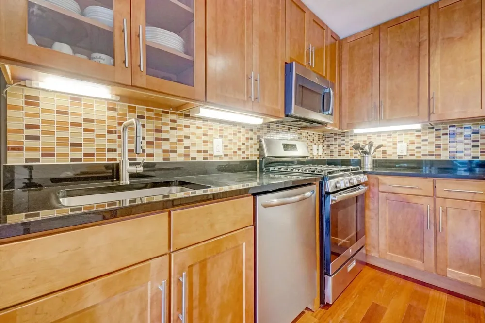 389 WASHINGTON ST Jersey City, NJ 07302
