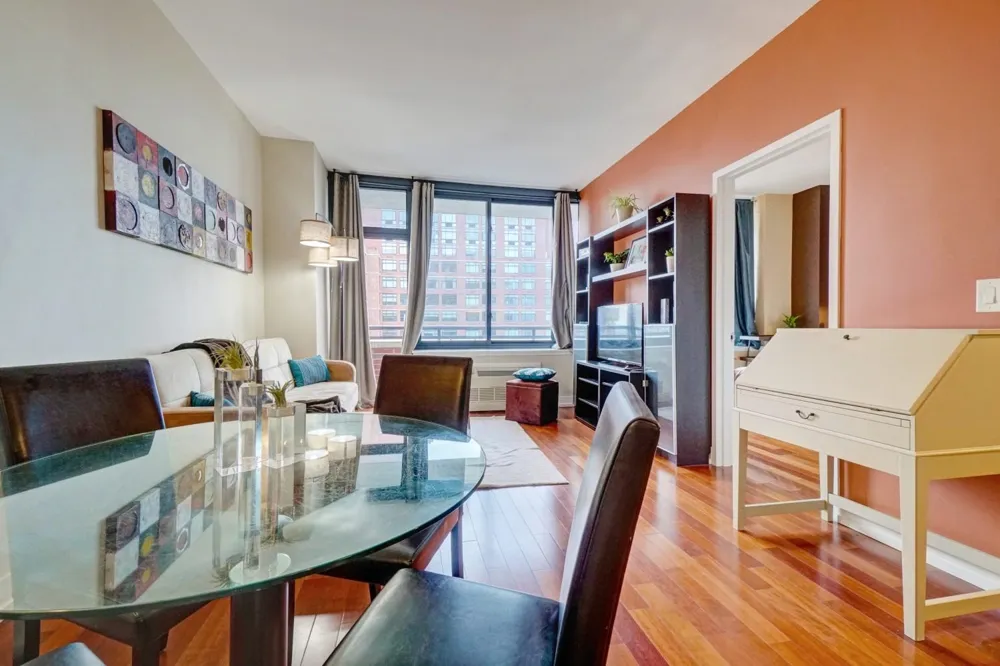 389 WASHINGTON ST Jersey City, NJ 07302