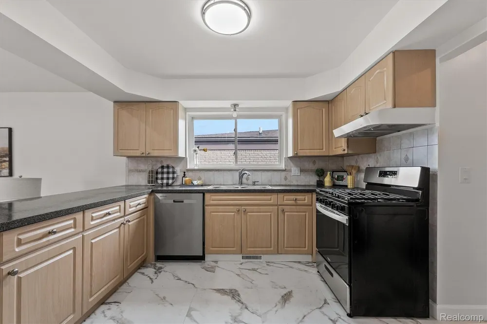 35391 Shell Drive Sterling Heights City, MI 48310