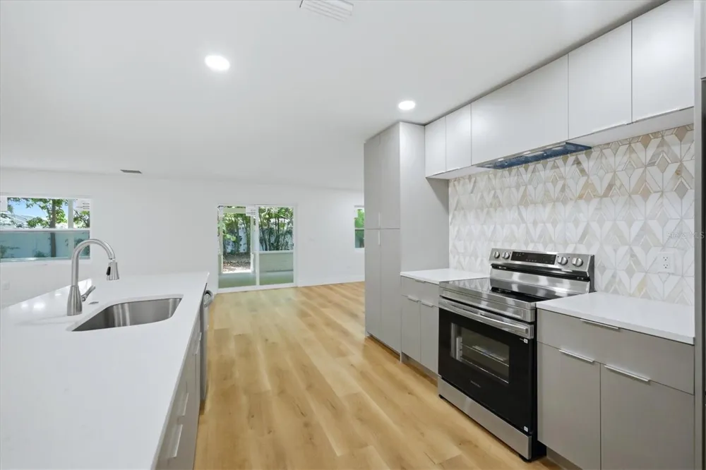 4803 21ST AVENUE W Bradenton, FL 34209