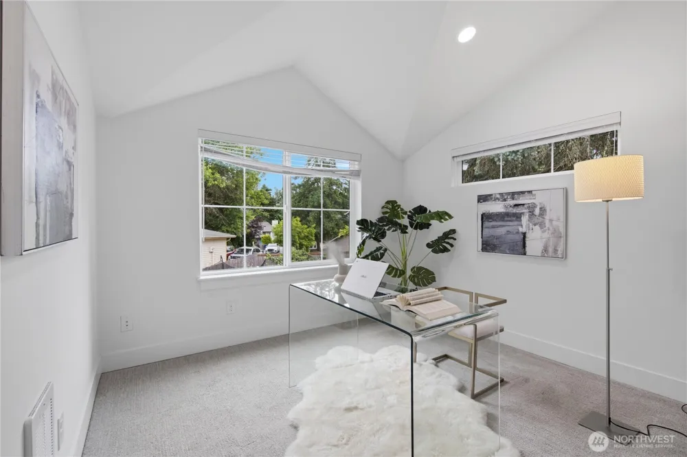 11505 112th Court NE Kirkland, WA 98033