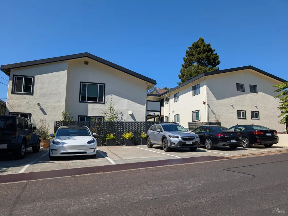 19 Knoll Lane Mill Valley, CA 94941