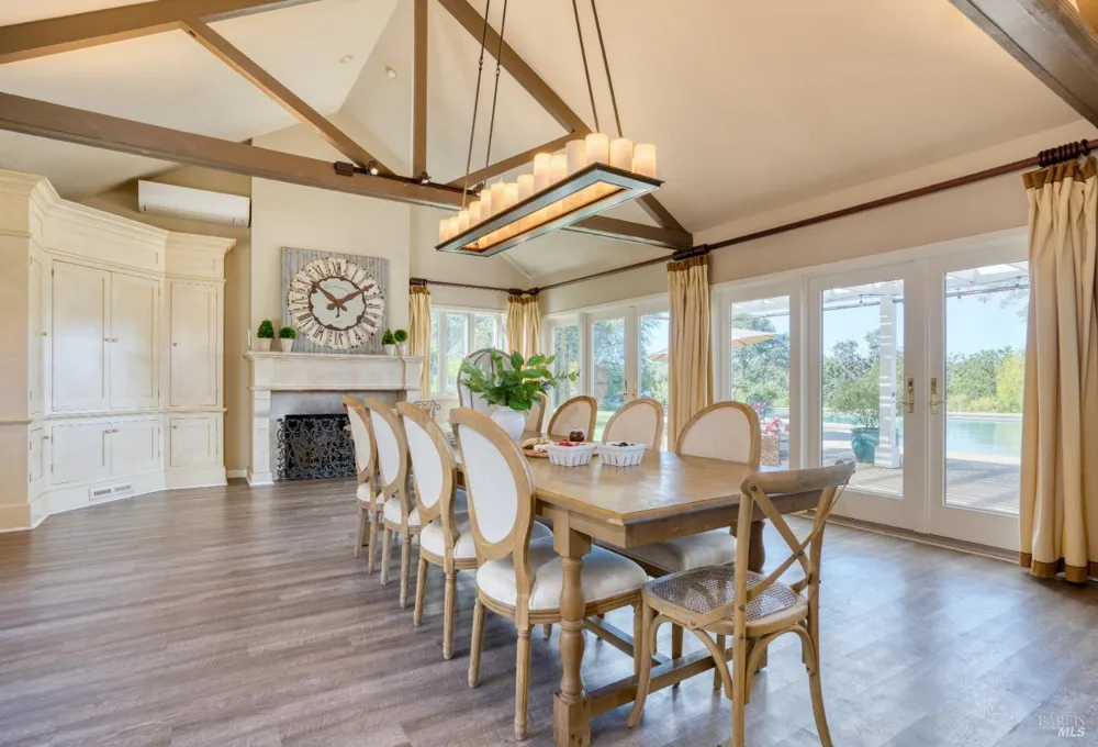 8325 Sonoma Mountain Road Glen Ellen, CA 95442