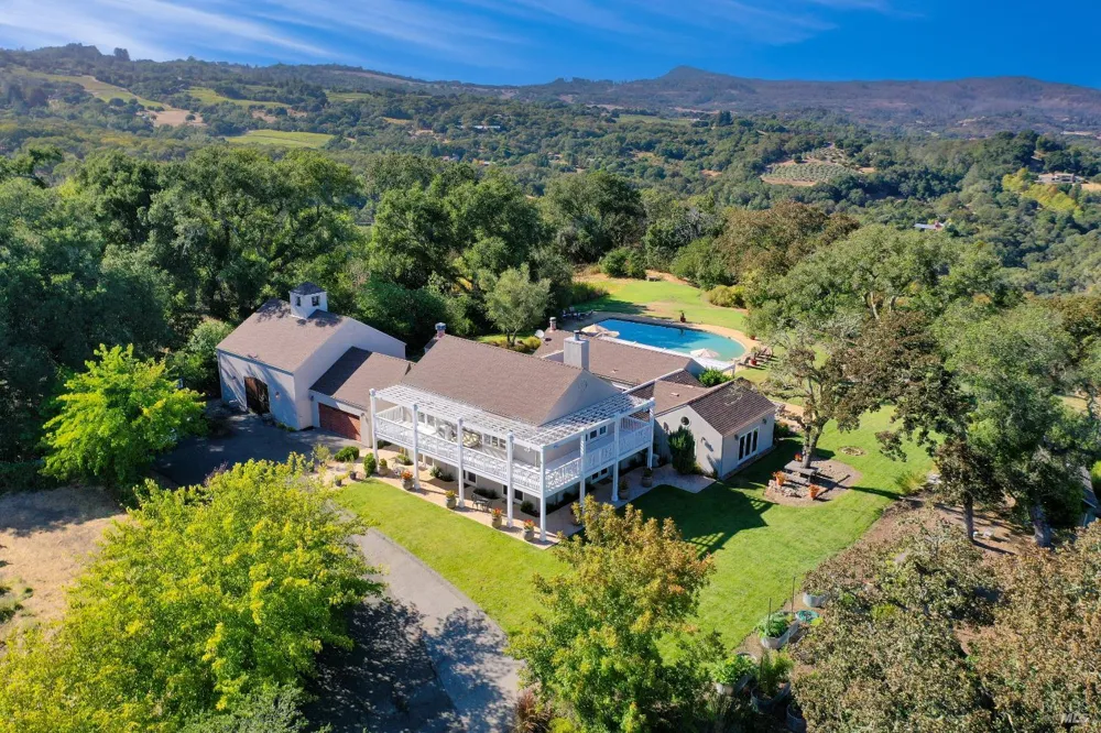 8325 Sonoma Mountain Road Glen Ellen, CA 95442