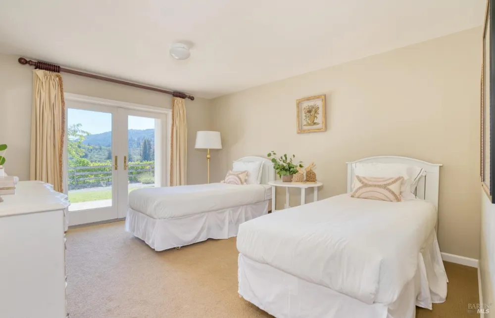 8325 Sonoma Mountain Road Glen Ellen, CA 95442