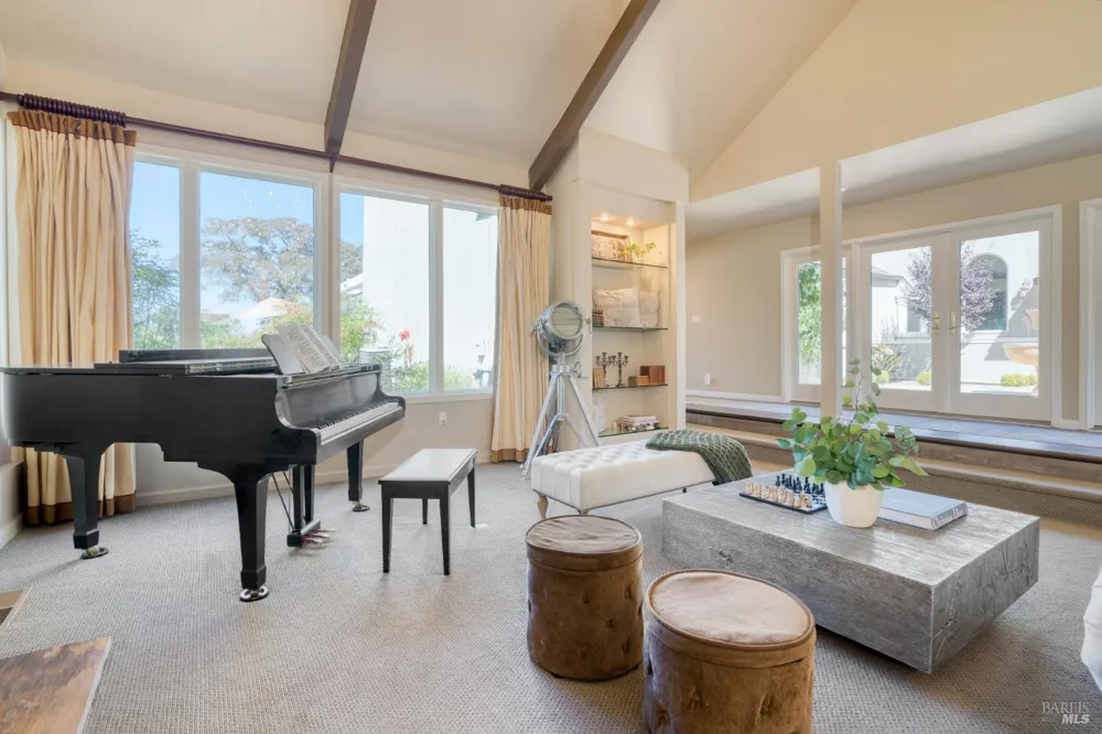8325 Sonoma Mountain Road Glen Ellen, CA 95442