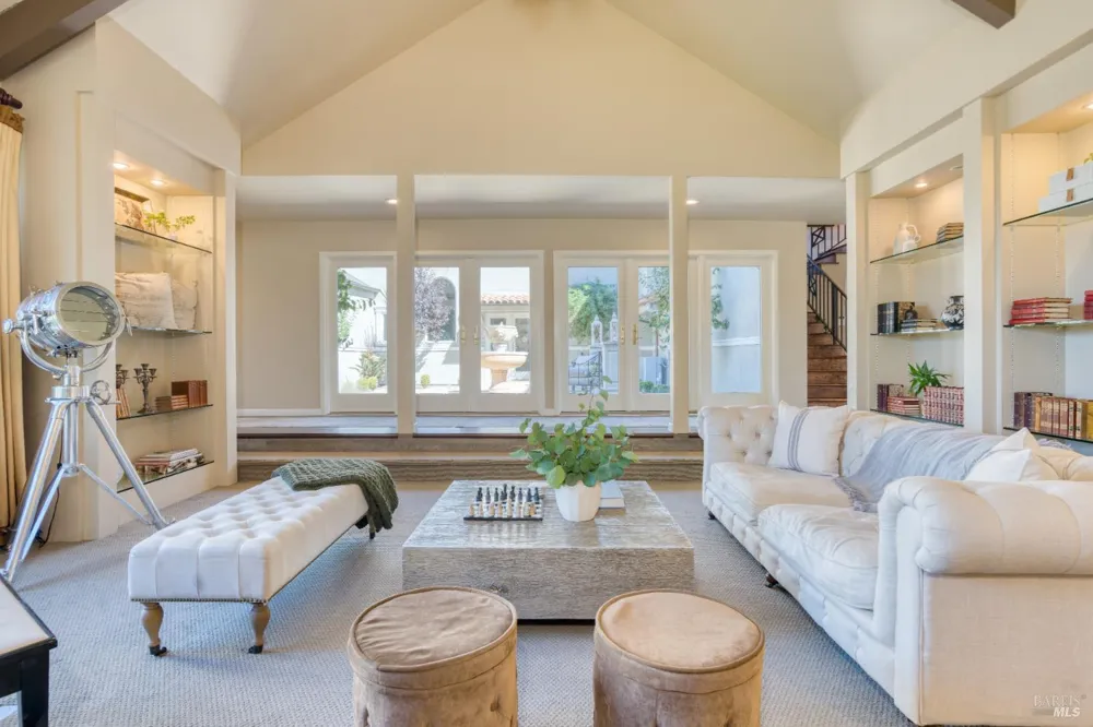 8325 Sonoma Mountain Road Glen Ellen, CA 95442