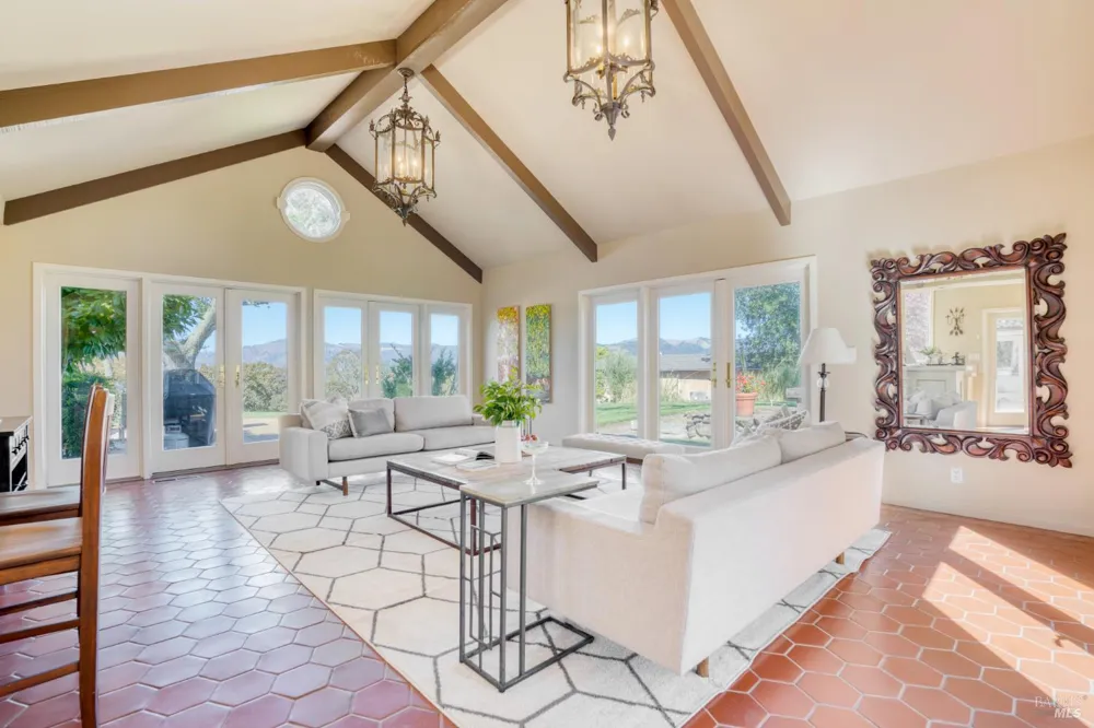 8325 Sonoma Mountain Road Glen Ellen, CA 95442