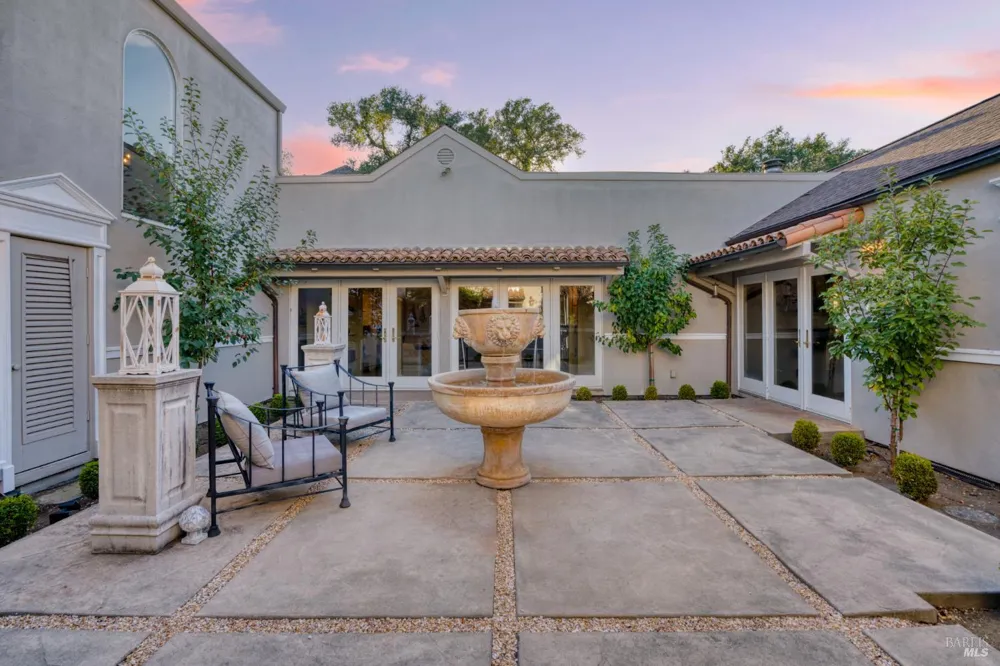 8325 Sonoma Mountain Road Glen Ellen, CA 95442