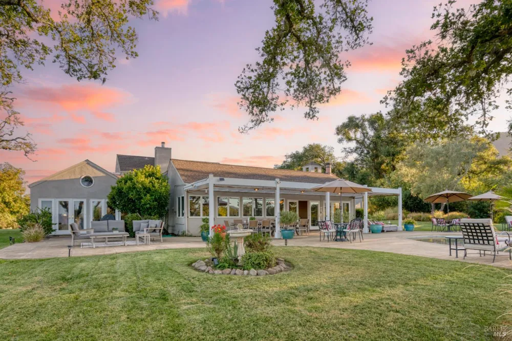 8325 Sonoma Mountain Road Glen Ellen, CA 95442