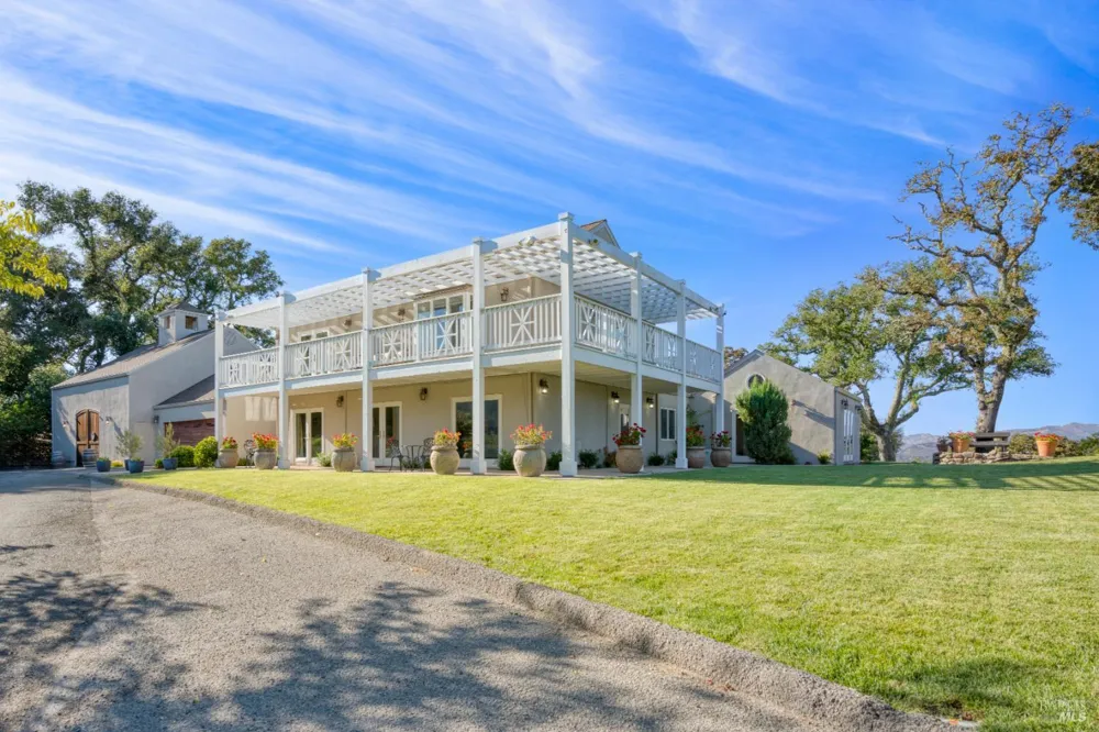 8325 Sonoma Mountain Road Glen Ellen, CA 95442