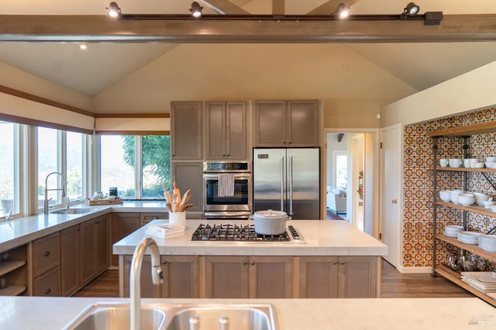 8325 Sonoma Mountain Road Glen Ellen, CA 95442