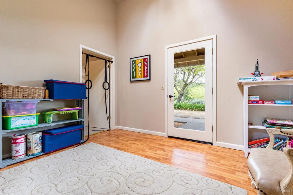 8325 Sonoma Mountain Road Glen Ellen, CA 95442
