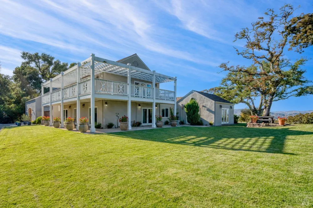 8325 Sonoma Mountain Road Glen Ellen, CA 95442