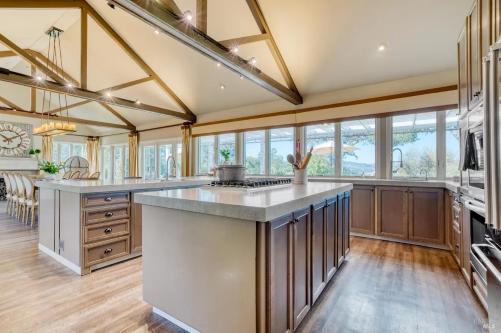 8325 Sonoma Mountain Road Glen Ellen, CA 95442
