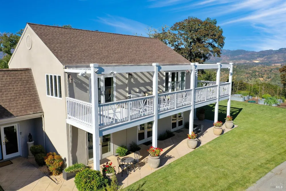 8325 Sonoma Mountain Road Glen Ellen, CA 95442