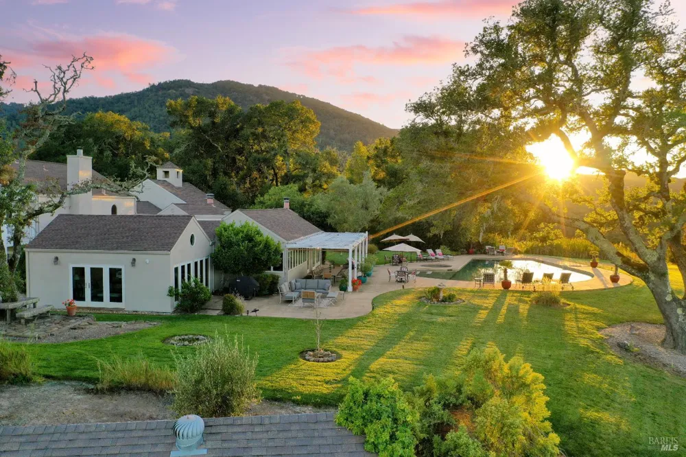 8325 Sonoma Mountain Road Glen Ellen, CA 95442