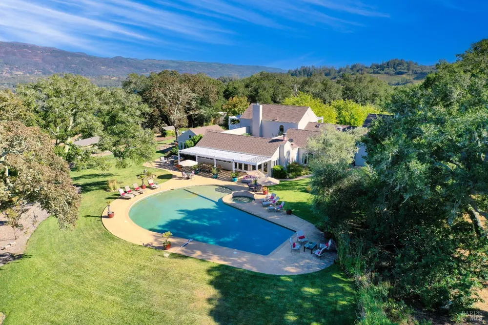 8325 Sonoma Mountain Road Glen Ellen, CA 95442