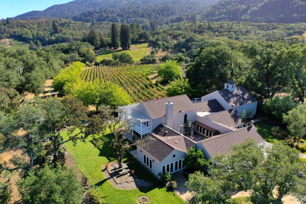 8325 Sonoma Mountain Road Glen Ellen, CA 95442