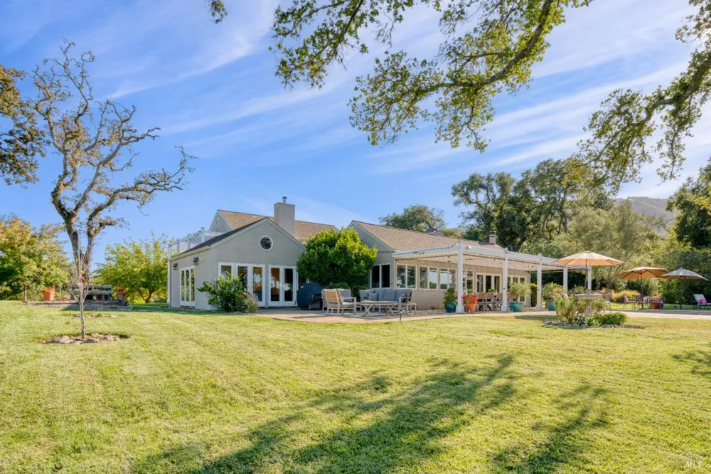 8325 Sonoma Mountain Road Glen Ellen, CA 95442