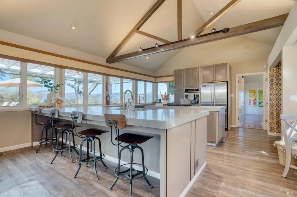8325 Sonoma Mountain Road Glen Ellen, CA 95442