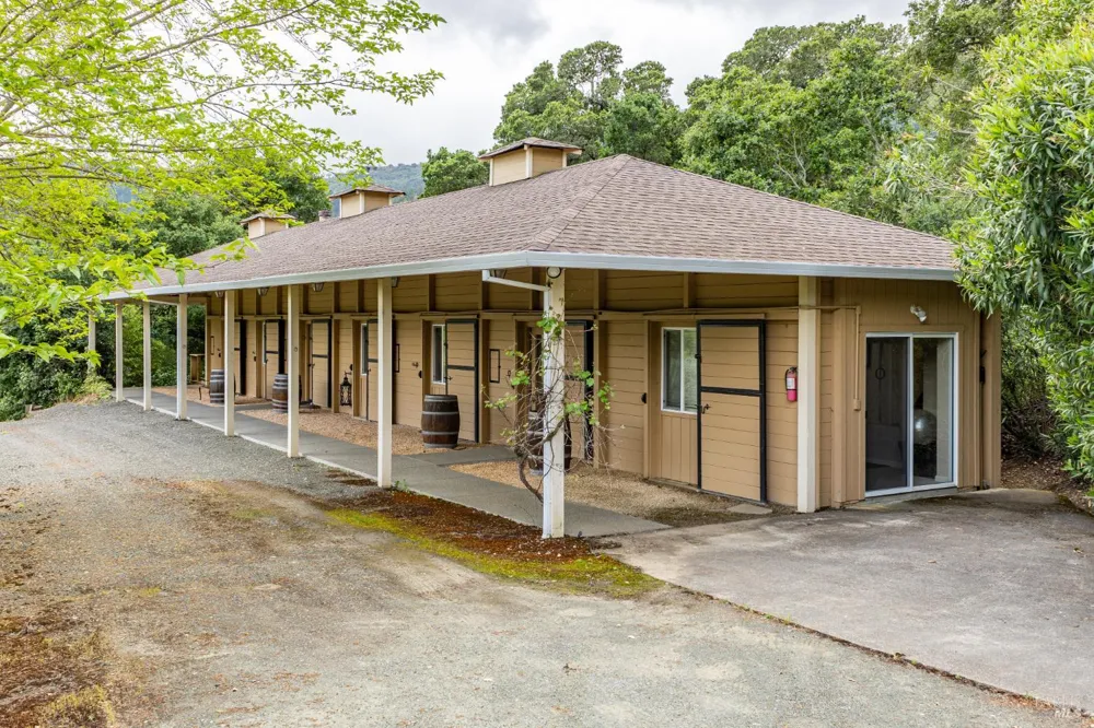 8325 Sonoma Mountain Road Glen Ellen, CA 95442