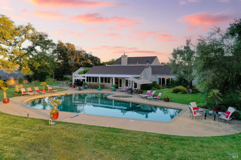 8325 Sonoma Mountain Road Glen Ellen, CA 95442