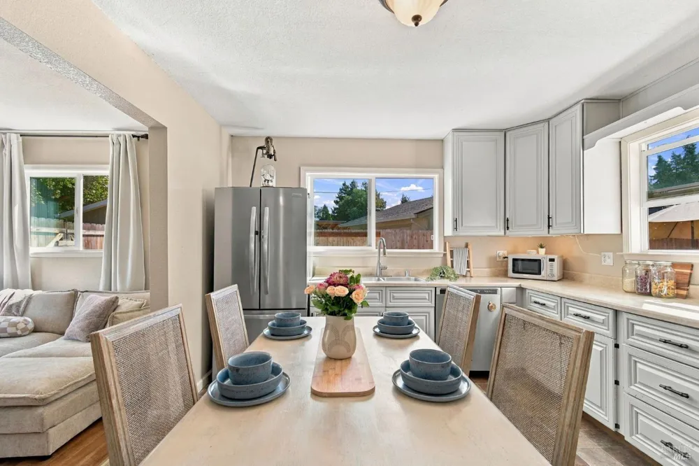 732 Blossom Way Santa Rosa, CA 95401