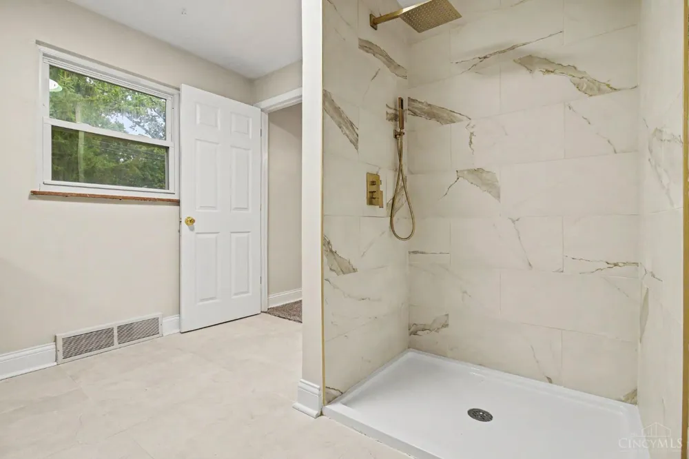 8997 Plainfield Road Sycamore, OH 45236