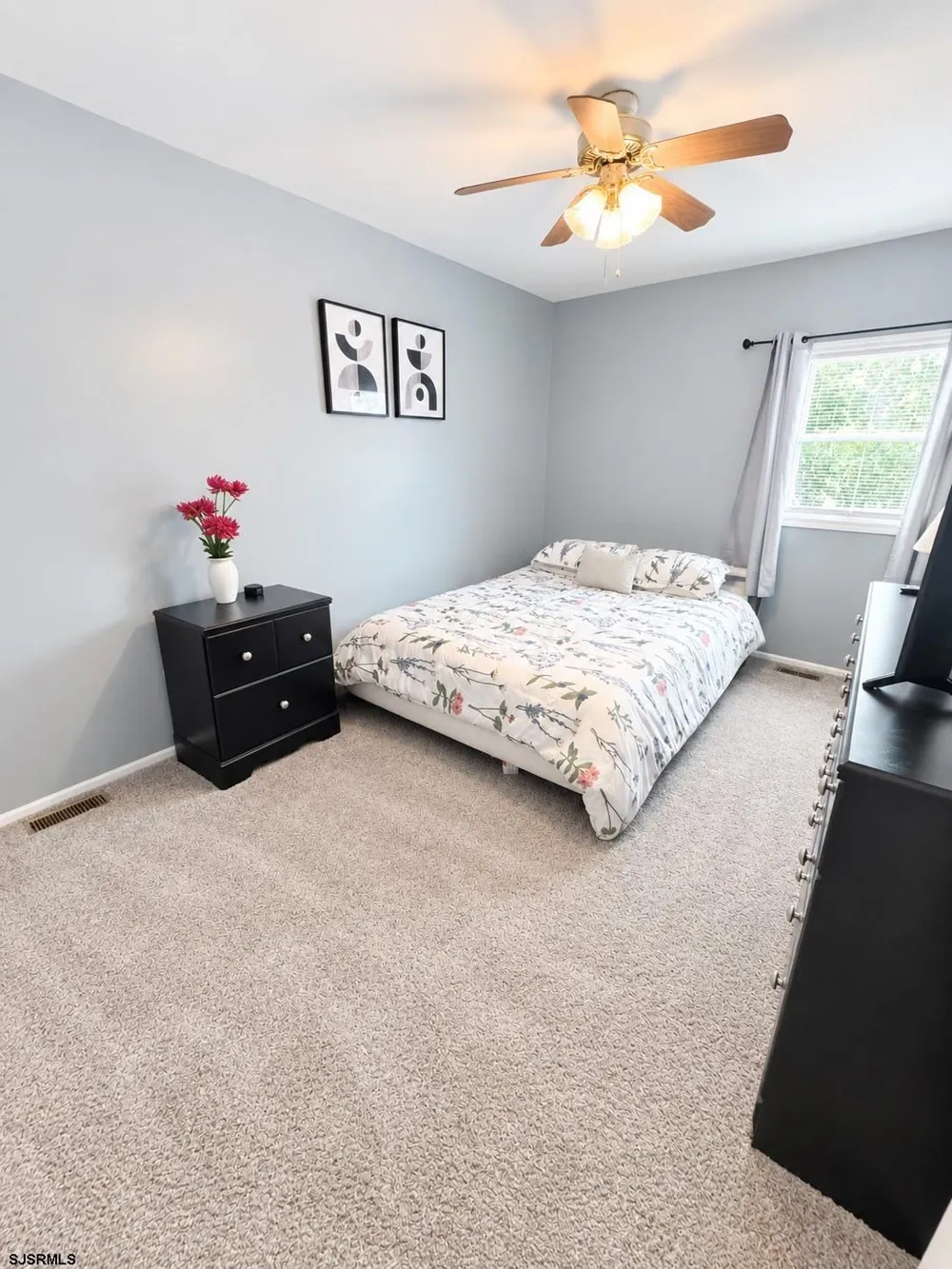 10 Fomalhaut Ct Turnersville, NJ 08012