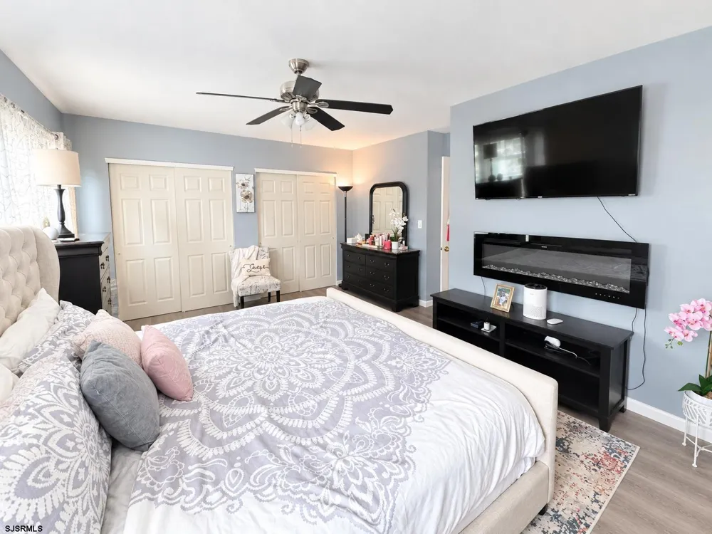 10 Fomalhaut Ct Turnersville, NJ 08012