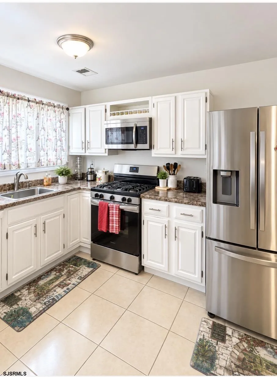 10 Fomalhaut Ct Turnersville, NJ 08012