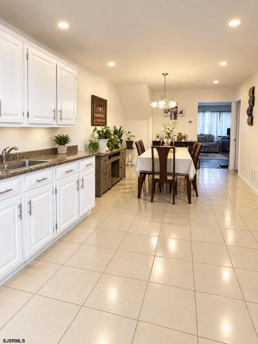 10 Fomalhaut Ct Turnersville, NJ 08012
