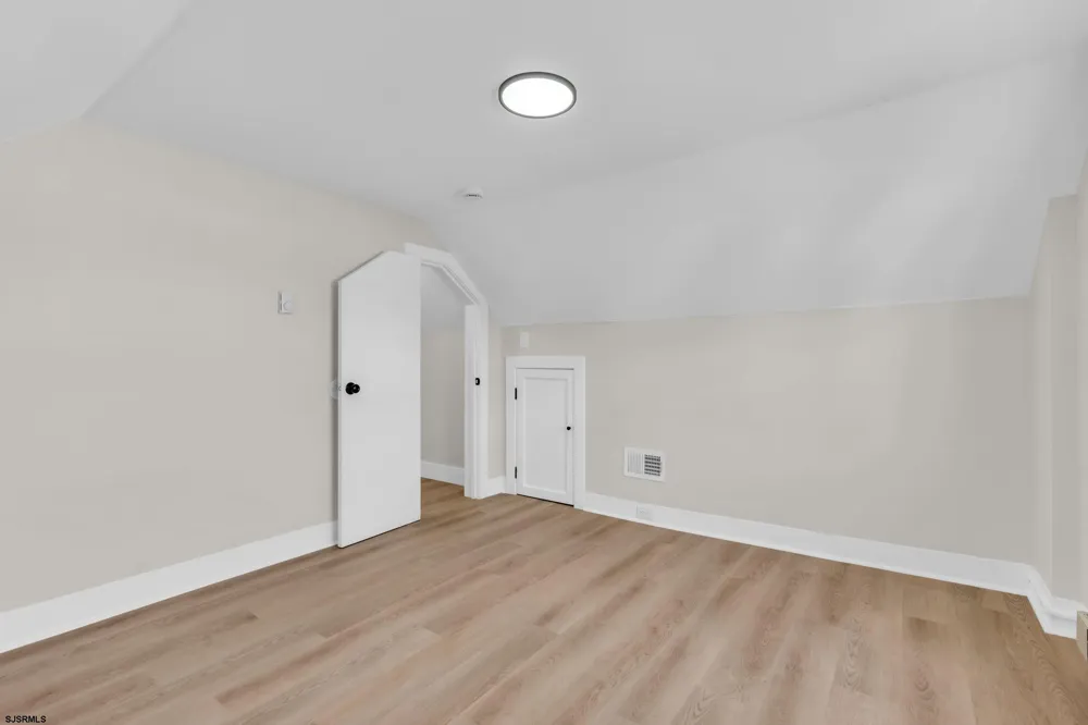 33 Morris Street Burlington, NJ 08016