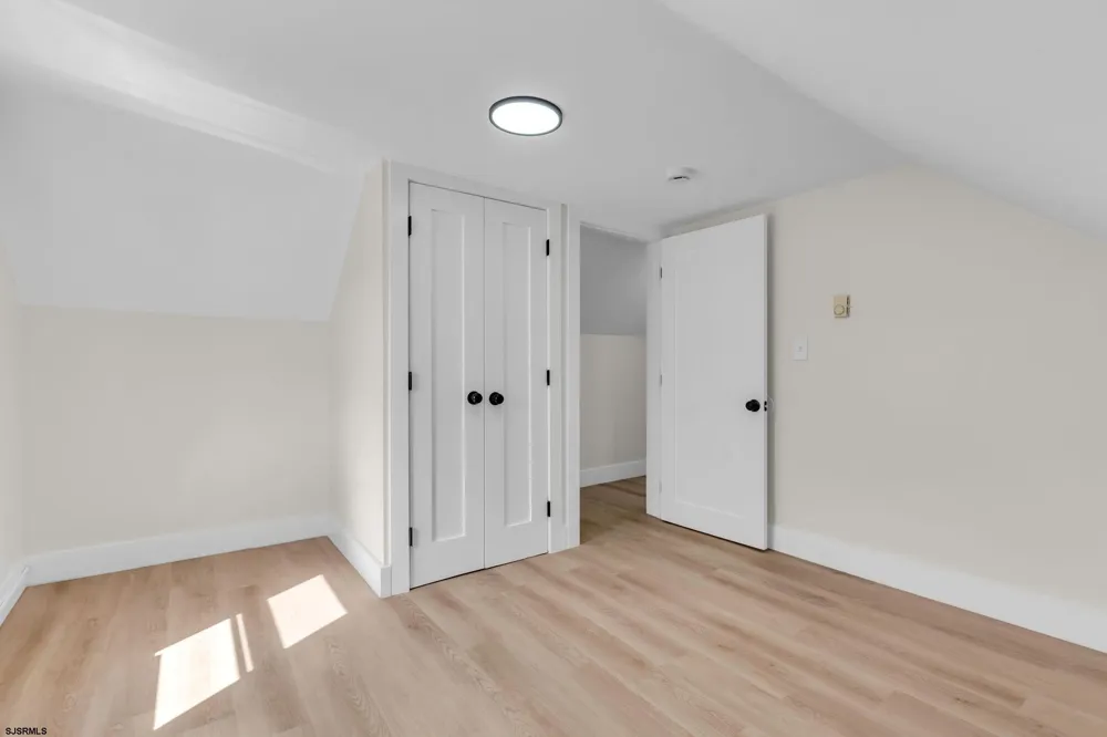 33 Morris Street Burlington, NJ 08016