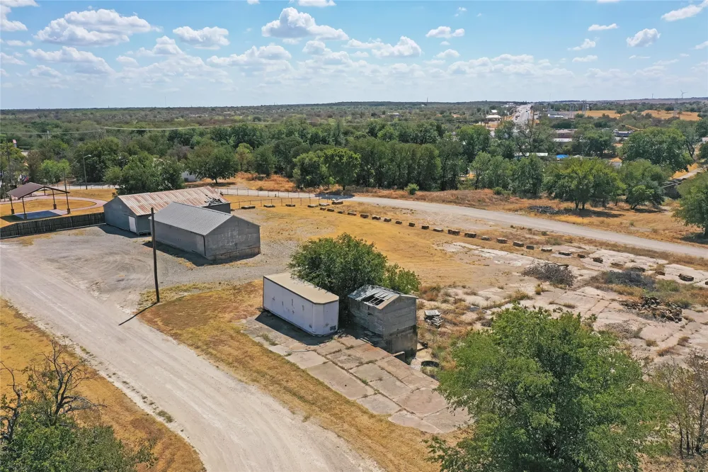314 S Phillips Street Jacksboro, TX 76458
