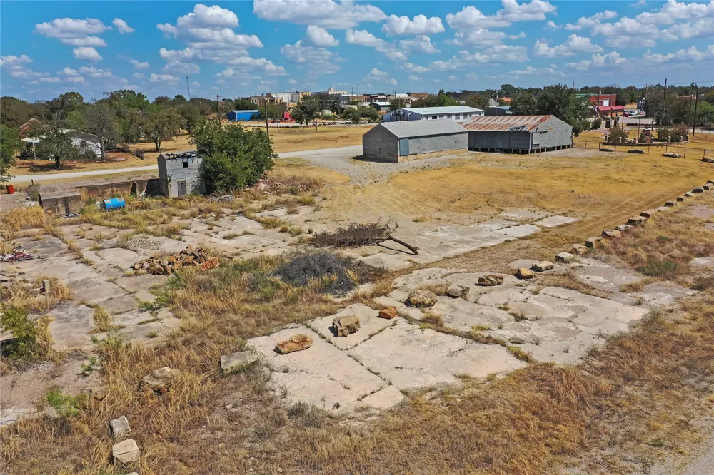 314 S Phillips Street Jacksboro, TX 76458