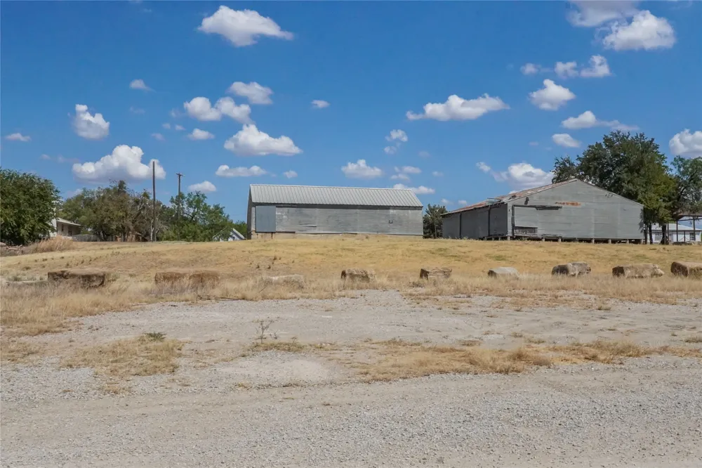 314 S Phillips Street Jacksboro, TX 76458