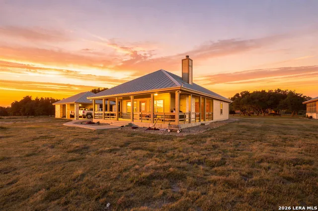 1570 PARKER RD Harper, TX 76849
