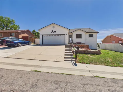8250 Explorador Calle