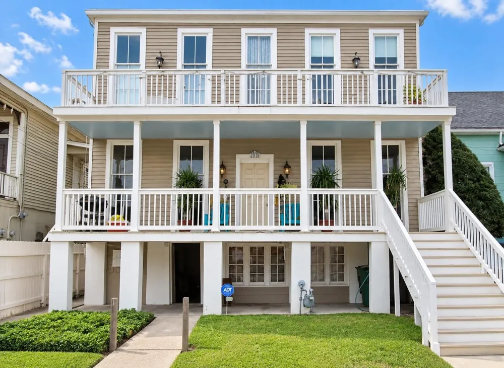 1523 21st Avenue #5 Galveston, TX 77550
