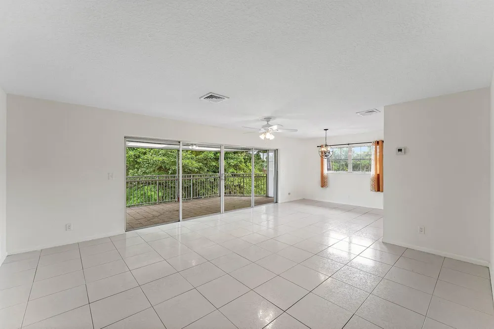 408 PINE TREE COURT #12 Atlantis, FL 33462