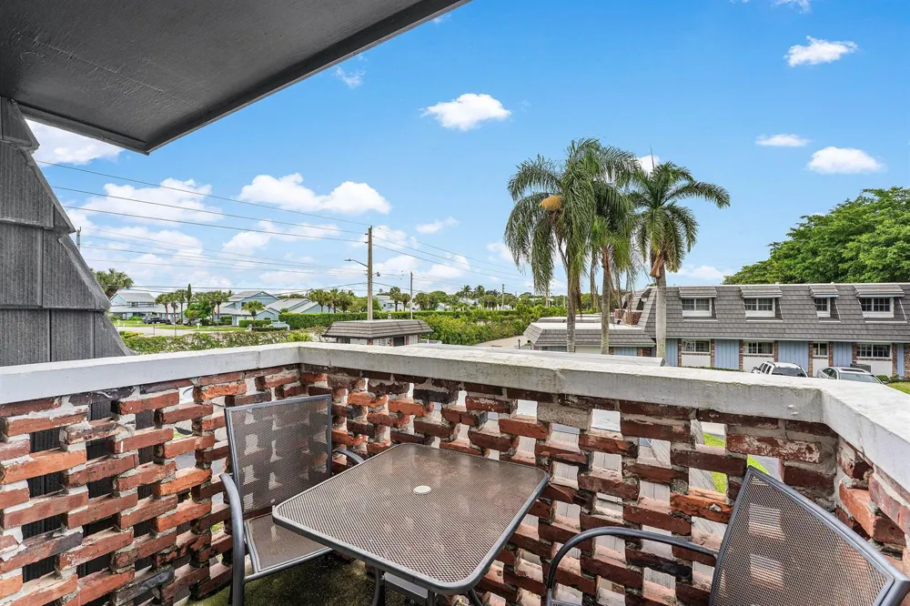408 PINE TREE COURT #12 Atlantis, FL 33462