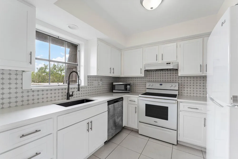408 PINE TREE COURT #12 Atlantis, FL 33462