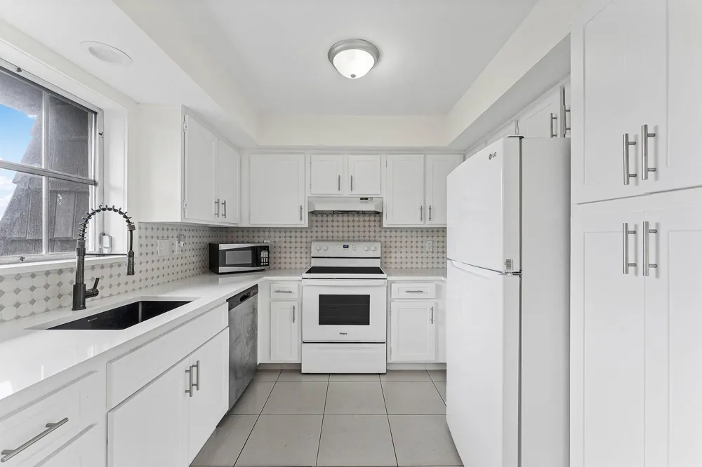 408 PINE TREE COURT #12 Atlantis, FL 33462