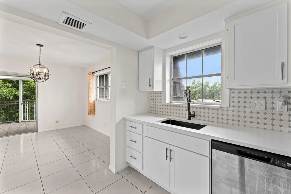 408 PINE TREE COURT #12 Atlantis, FL 33462