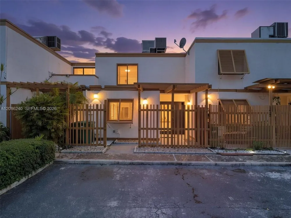 1424 SW 131st Place Cir E Miami, FL 33184