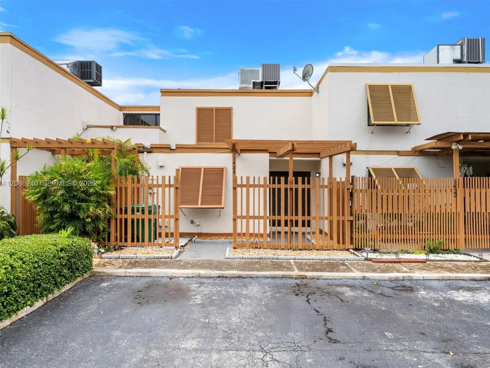 1424 SW 131st Place Cir E Miami, FL 33184